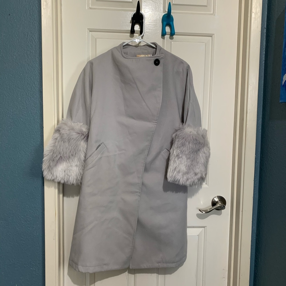 Faux fur sleeves coat